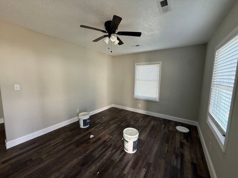 More Photos Of 2439 Carmine St, Charlotte Manufactured Housing Mobile Home Park For Sale
