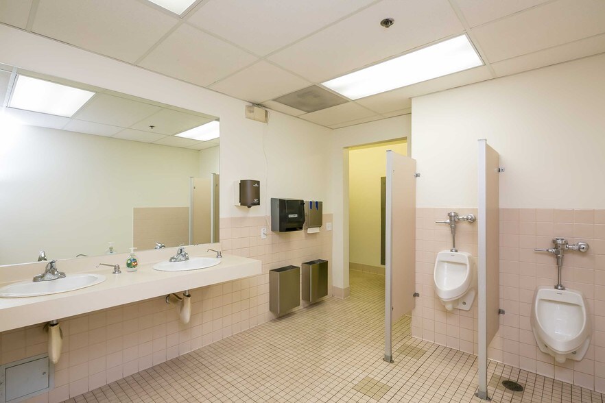 More Photos Of 2417 Beverly Blvd, Los Angeles Office For Lease