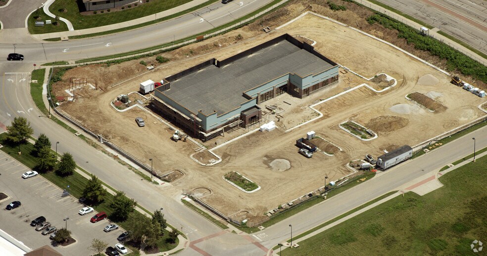 More Photos Of 525 Wakarusa Dr, Lawrence Freestanding For Lease