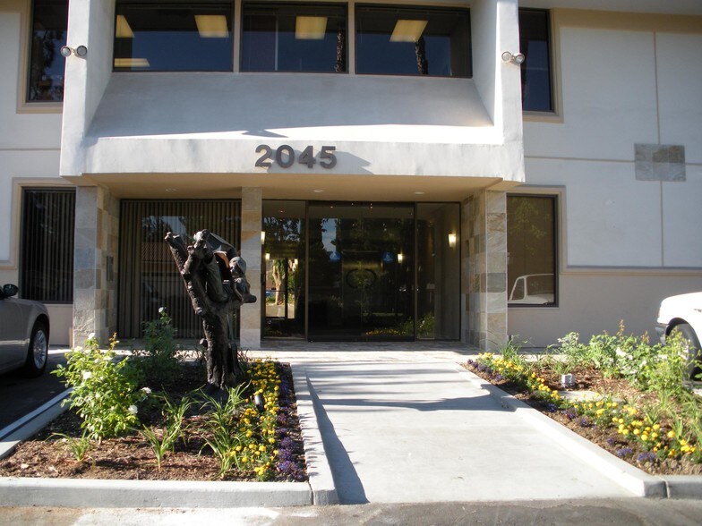 More Photos Of 2045 Royal Ave, Simi Valley Medical For Lease