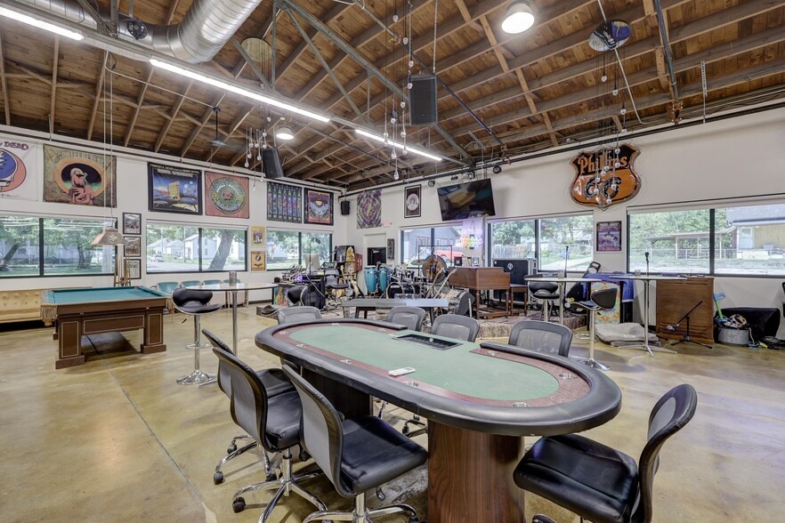 More Photos Of 102 S Wall Ave, Joplin Office For Sale