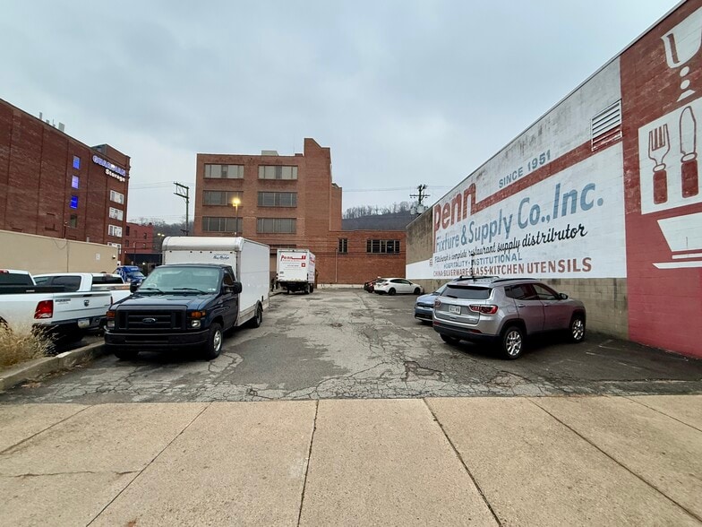 More Photos Of 2800 Penn Ave, Pittsburgh Showroom For Sale