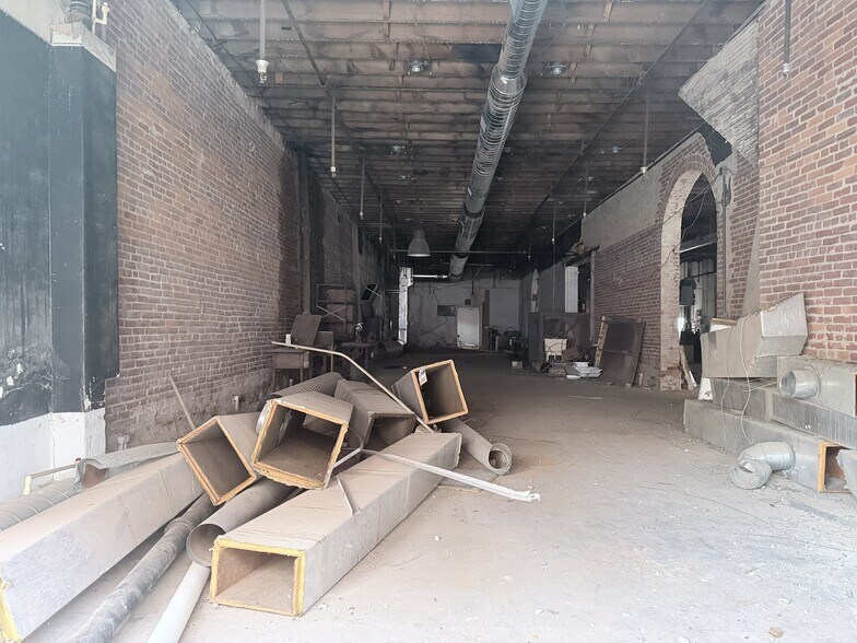 More Photos Of 301 N Harrison St, Alexandria General Retail For Sale