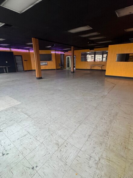 More Photos Of 4453 Summer Ave, Memphis Department Store For Lease