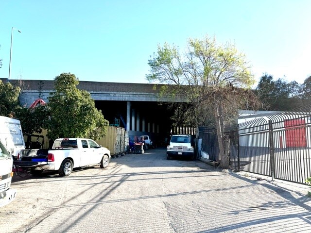 More Photos Of 3001 Delay Dr, Los Angeles Land For Lease