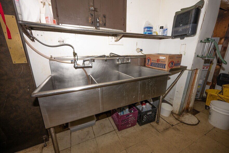 More Photos Of 3365 Abbott Rd, Orchard Park General Retail For Sale