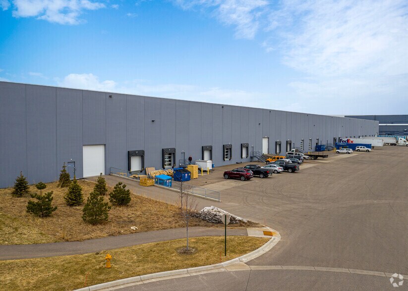 More Photos Of 41 E Northern Stacks Dr, Fridley Warehouse For Lease