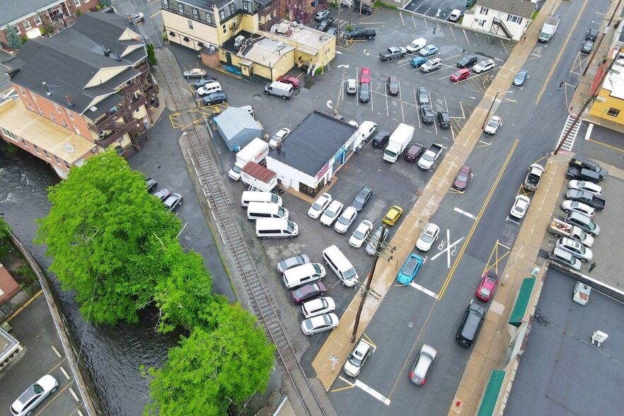 More Photos Of 33 N Morris St, Dover Auto Repair For Sale