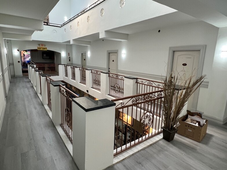 More Photos Of 1926 Hollywood Blvd, Hollywood Office For Lease