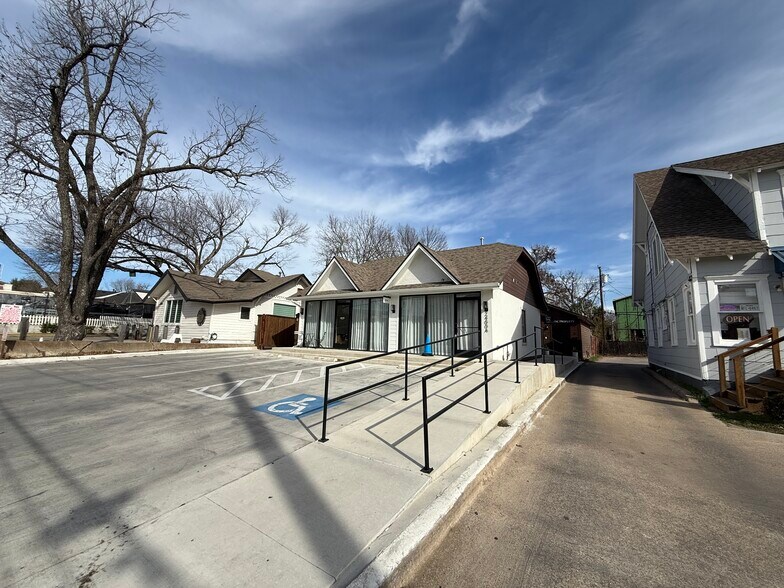 Primary Photo Of 2400 N Henderson Ave, Dallas Freestanding For Lease
