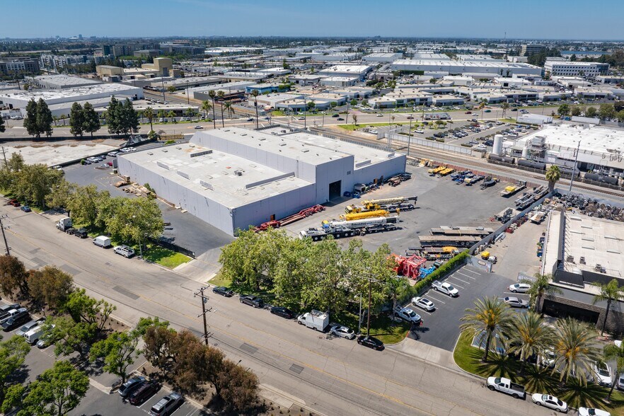 More Photos Of 1210 N Tustin Ave, Anaheim Warehouse For Lease