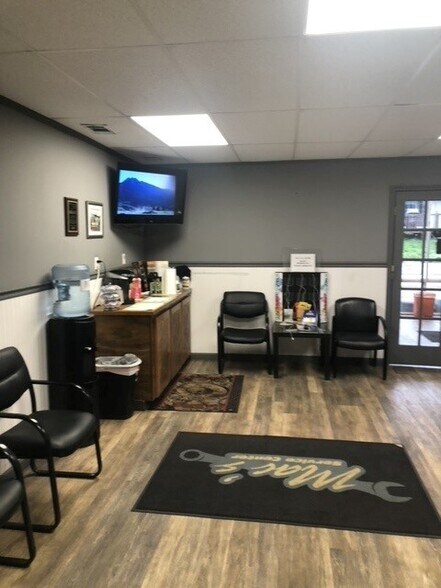 More Photos Of 1286 Huff Creek Hwy, Mallory Auto Repair For Sale