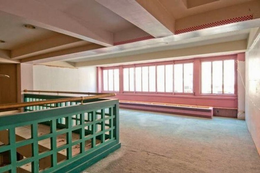 More Photos Of 317 N Charles St, Baltimore Office For Sale