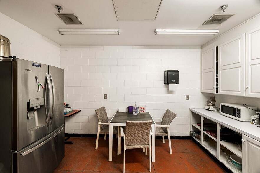 More Photos Of 821 King George Blvd, Savannah Unknown For Lease