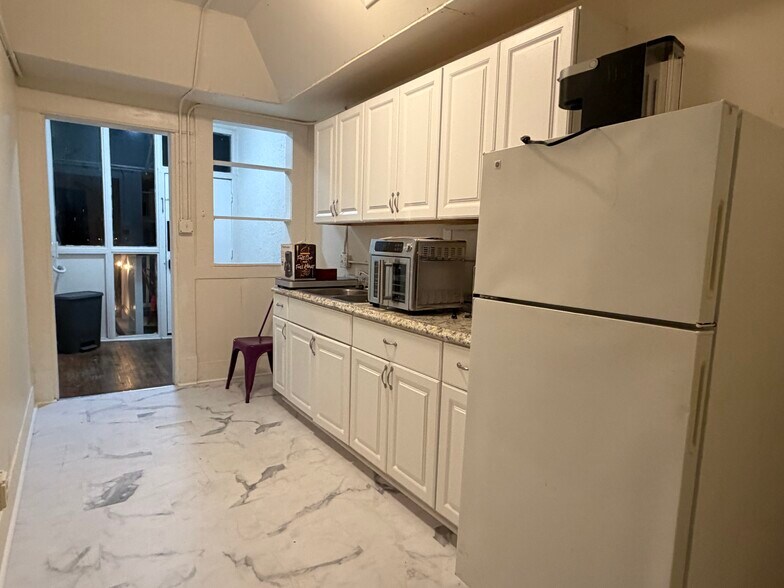 More Photos Of 402 Hyde Park Blvd, Houston Multifamily For Sale