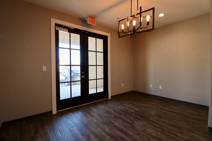 More Photos Of 800 Bonaventure Way, Sugar Land Office For Sale
