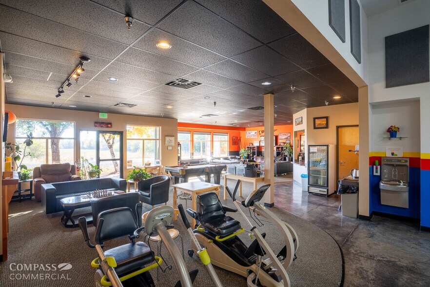 More Photos Of 6735 SW Country Club Dr, Corvallis General Retail For Sale