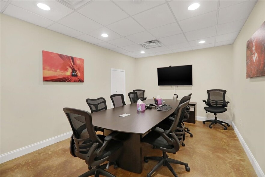 More Photos Of 5 Old Wernersville Rd, Sinking Spring Freestanding For Lease