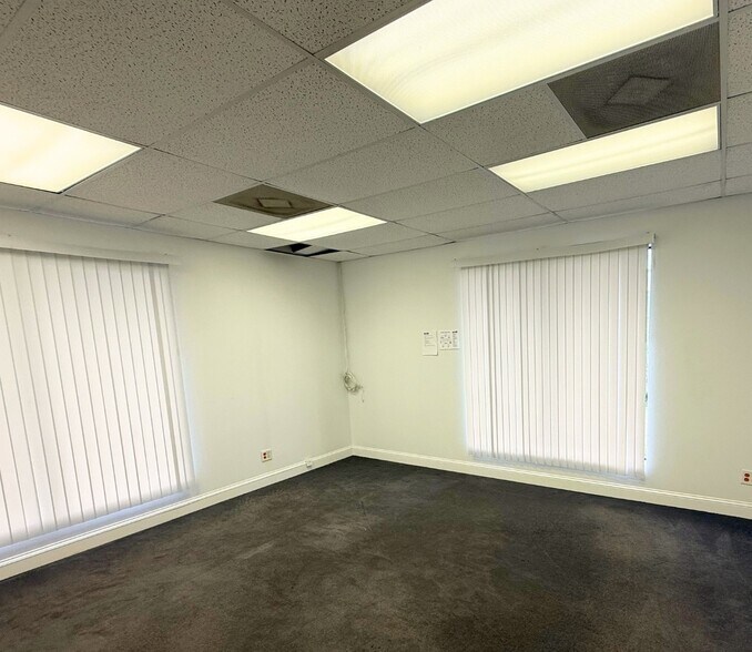 More Photos Of 5031 SE Federal Hwy, Stuart General Retail For Lease
