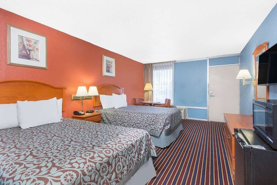 More Photos Of 422 W Oglethorpe Blvd, Albany Hotel For Sale