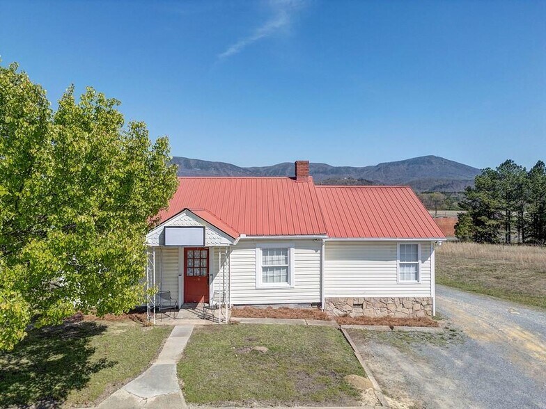 More Photos Of 806 N 3rd Ave, Chatsworth Office Residential For Sale