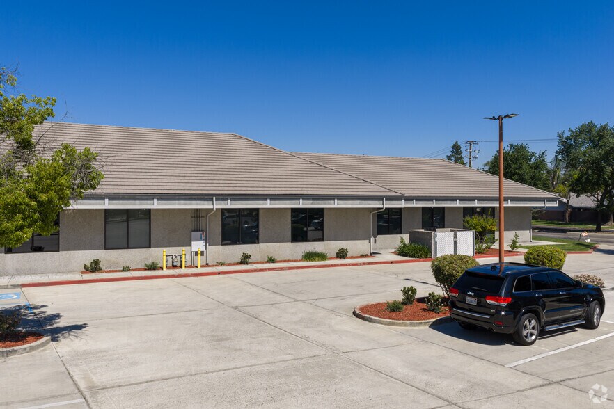 More Photos Of 627 N Akers St, Visalia Office For Lease