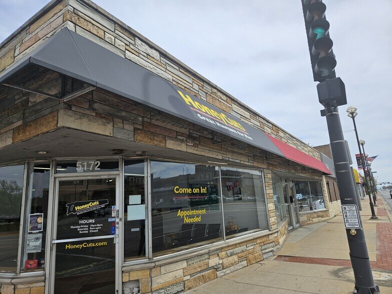 More Photos Of 5168-5172 W 95th St, Oak Lawn Storefront For Sale