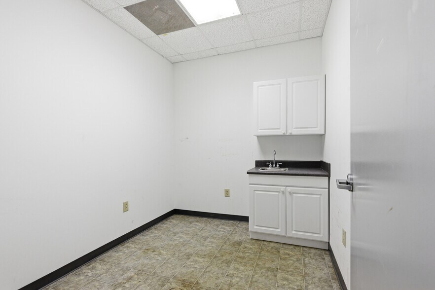 More Photos Of 148-156 W Tugalo St, Toccoa Office For Lease