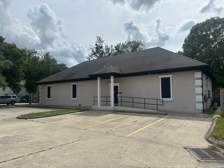 More Photos Of 9600 Sunbeam Center Dr, Jacksonville Office For Sale