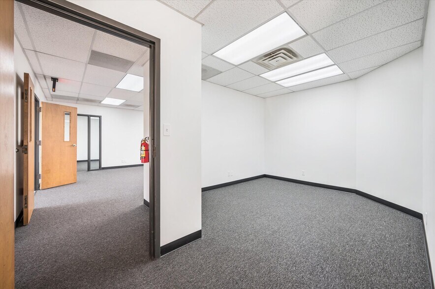 More Photos Of 1175 Post & Paddock Rd, Grand Prairie Office For Lease