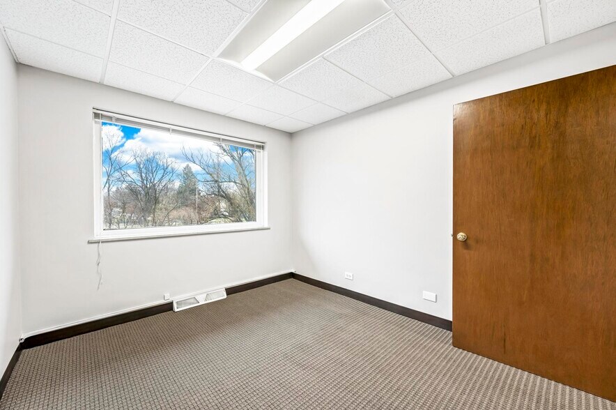 More Photos Of 4513 Lincoln Ave, Lisle Office For Sale