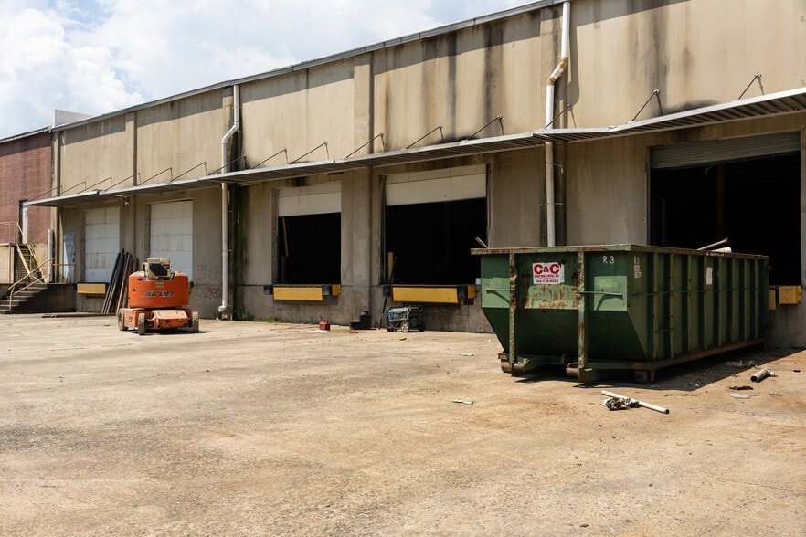 More Photos Of 144 Water st, Old Fort Warehouse For Lease
