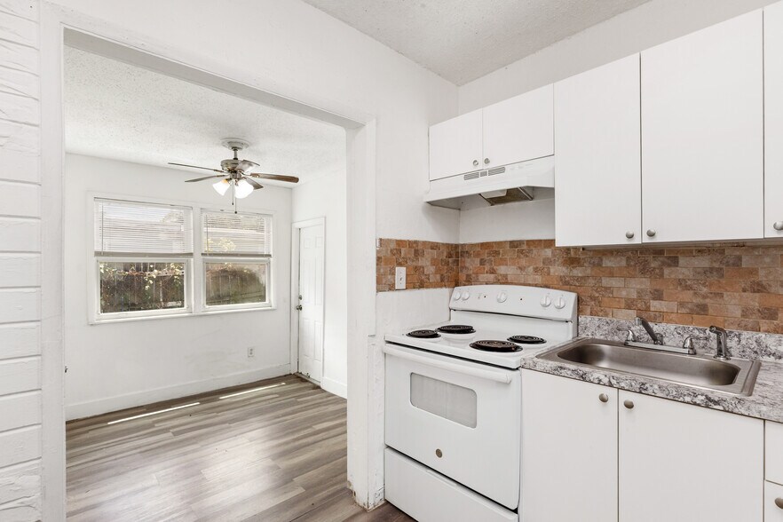 More Photos Of 5521 SW 34th St, Pembroke Park Multifamily For Sale