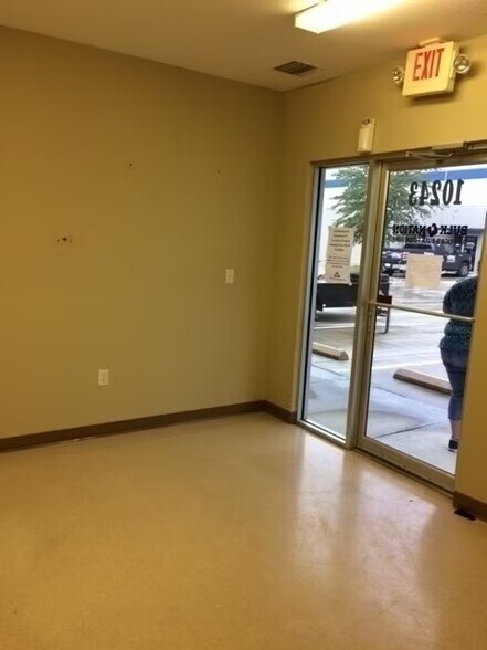 More Photos Of 10231-10249 Windhorst Rd, Tampa Warehouse For Lease