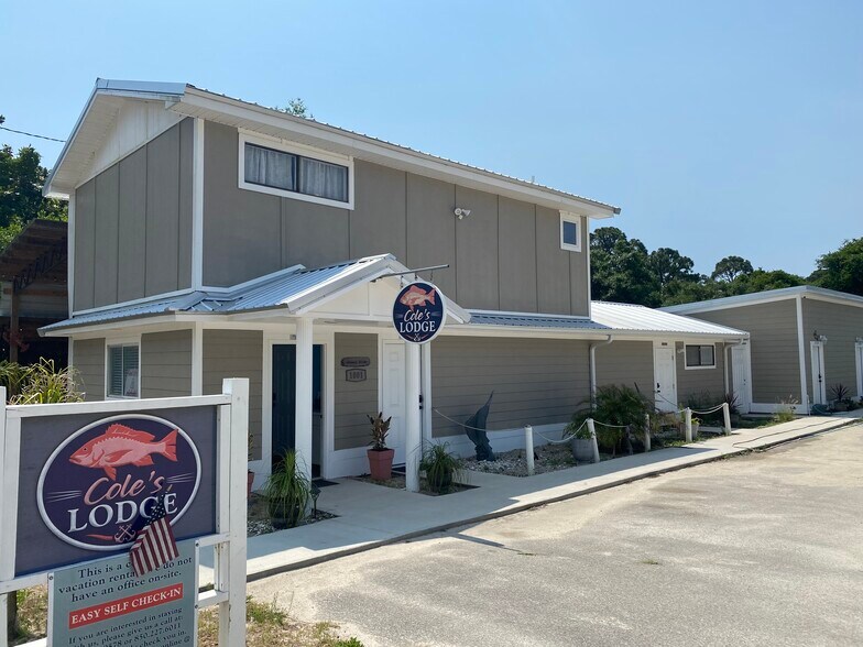 Primary Photo Of 1001 Highway 98 E, Carrabelle Hotel For Sale