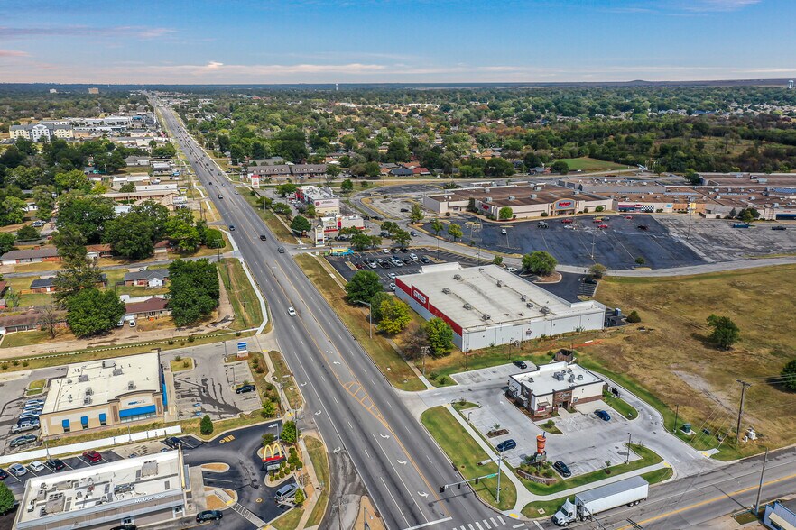 More Photos Of 2448 SE Washington Blvd, Bartlesville General Retail For Sale