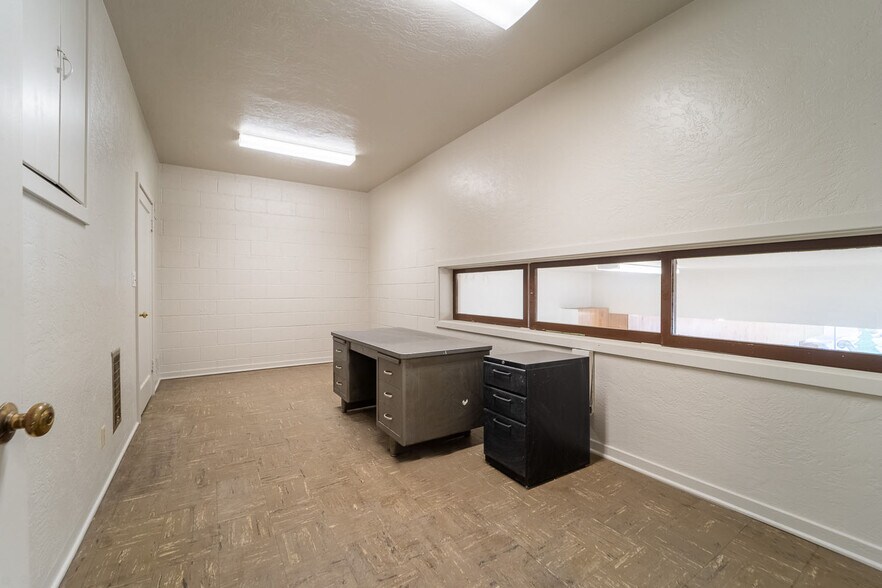 More Photos Of 119 D St, Marysville Storefront Retail Office For Sale