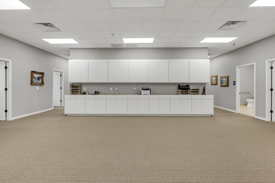 More Photos Of 501 E 7th St, Odessa Office For Sale