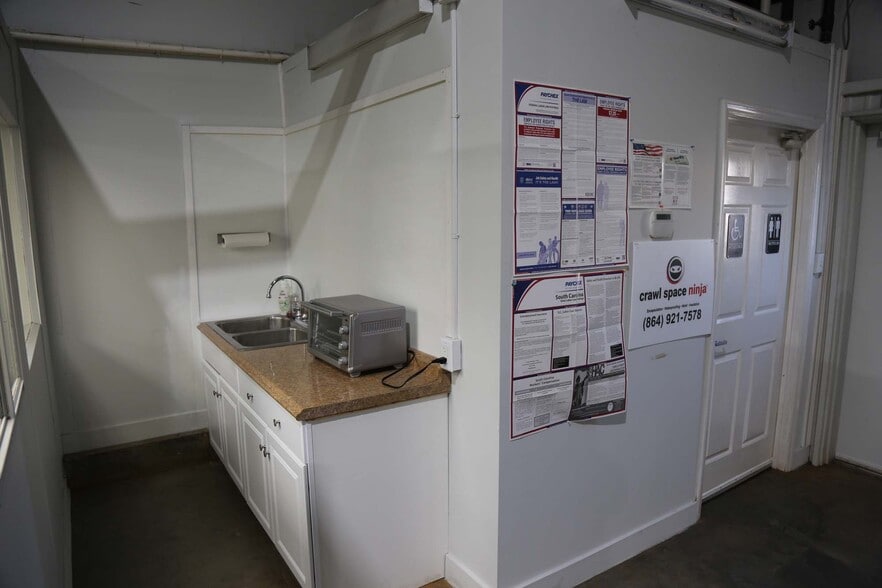More Photos Of 1138 White Horse Rd, Greenville Industrial For Sale