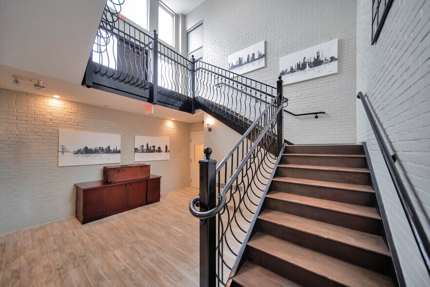 More Photos Of 80 Main St, New Canaan Storefront For Lease