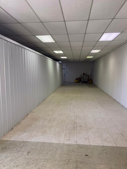 More Photos Of 111 Bowie St, De Kalb General Retail For Sale