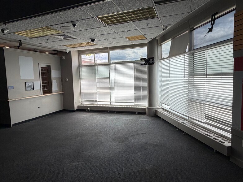 More Photos Of 45 Hanover St, Lebanon General Retail For Lease