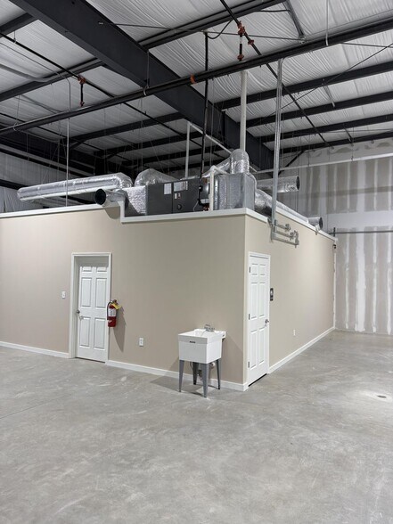 More Photos Of 4830 Marsett Pky, Cumming Flex For Lease