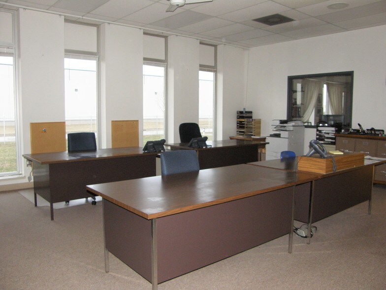 More Photos Of 2112 Industrial Dr, Niles Manufacturing For Sale