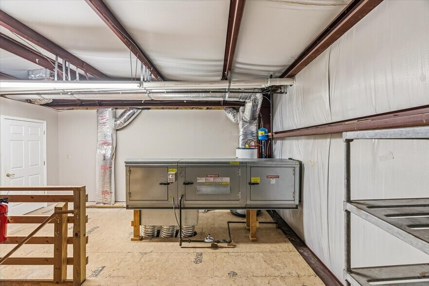 More Photos Of 106 Flow State Vis, Asheville Flex For Lease