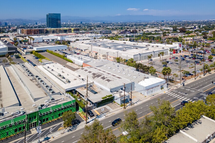 More Photos Of 5877 Obama Blvd, Los Angeles Loft Creative Space For Lease