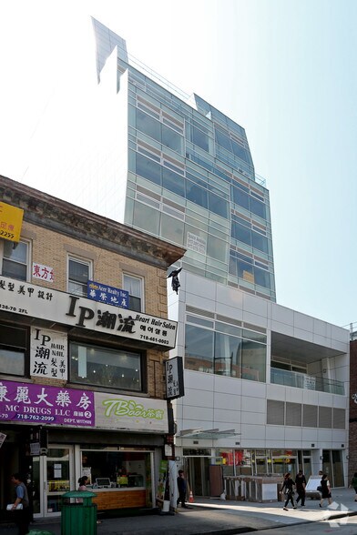 More Photos Of 13668 Roosevelt Ave, Flushing Office Residential For Lease