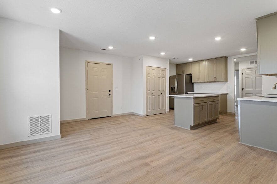 More Photos Of 814 6th St SE, Minneapolis Apartments For Sale