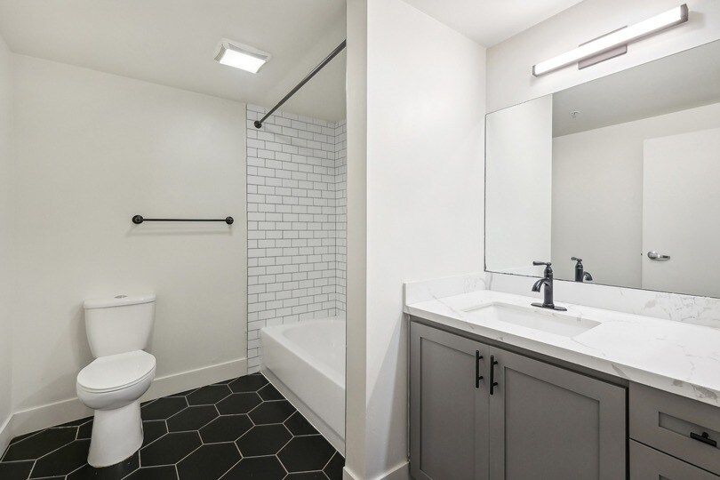 More Photos Of 1007 5th Ave, San Diego Apartments For Lease