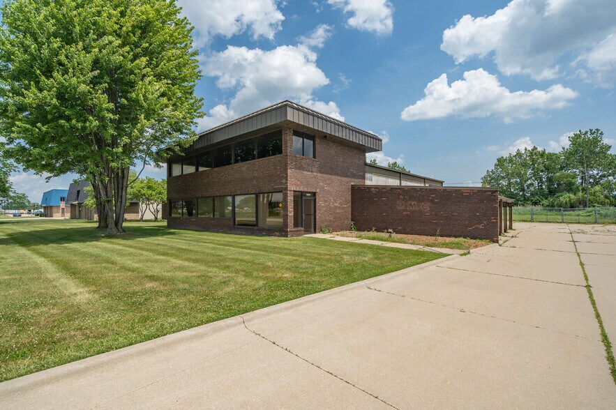 More Photos Of 42470 Executive Dr, Harrison Township Warehouse For Lease